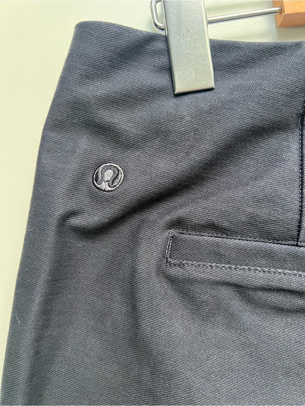 Lululemon Utilitech Relaxed-Fit Mid-Rise Trouser
Black Night Size 10 - Picture 4 of 9